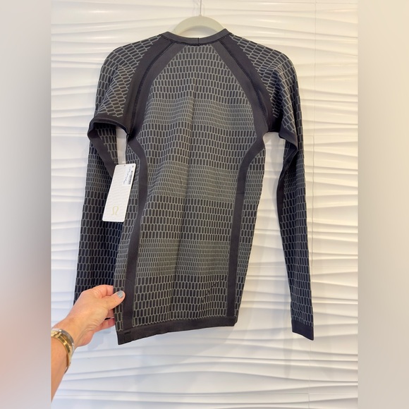 NWT Athletic Athleisure Minimalist RARE Lululemon About That Base LS Top - Picture 8 of 9